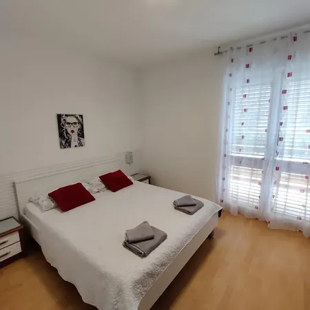 Sa Bazenom Na Peric 1 * Kornic