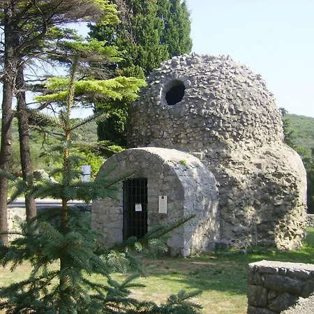 Sa Bazenom Na Peric 1